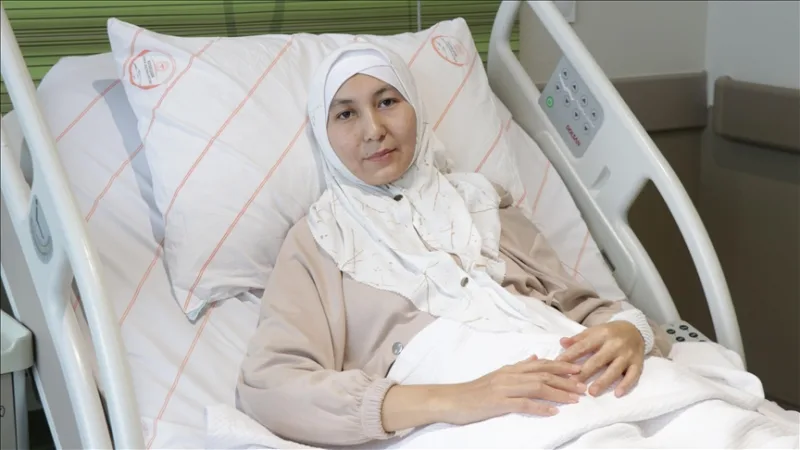 Extirpado un tumor de unos 45 centímetros del abdomen de una mujer kazaja